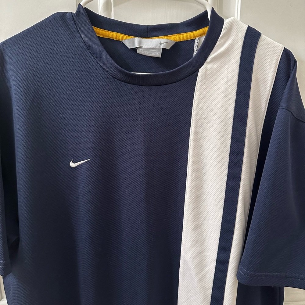 Vintage 💎 Y2K Nike t-shirt - Picture 2 of 5